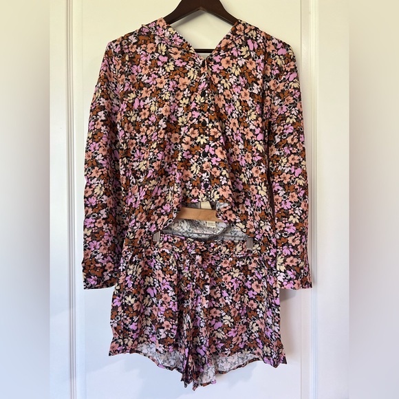 Saltwater LUXE Floral Two-piece Outfit Long Sleeve blouse with Shorts NWT - Picture 3 of 12